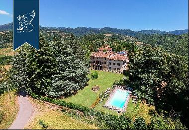Prestigious estate with pool surrounded by the Tuscan countryside