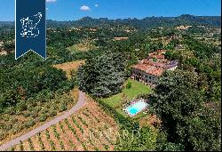 Prestigious estate with pool surrounded by the Tuscan countryside