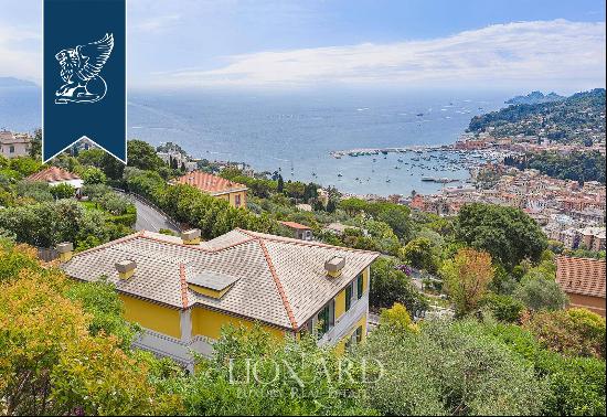 Wonderful property for sale with a view of the Ligurian Sea