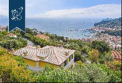 Wonderful property for sale with a view of the Ligurian Sea