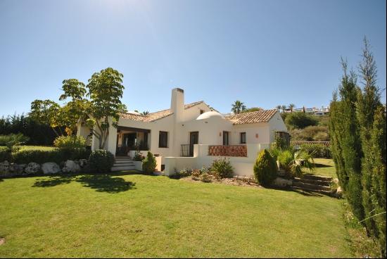 Villa for sale in Malaga, Estepona, El Paraiso, Estepona 29680