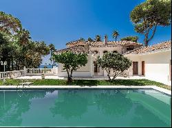 Family villa for renovation set on a large plot with panoramic s, Marbella 29602