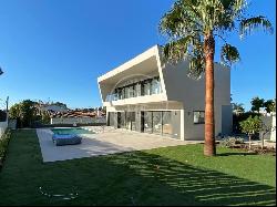 Villa for sale in Málaga, Marbella, Valle del Sol, Marbella 29670