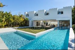 Unique zen-style villa situated front line golf in Guadalmina Al, Marbella 29670