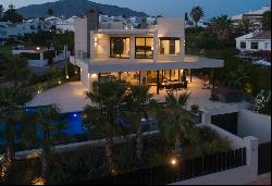 Brand-new villa with mountain views in a prestigious location in, Marbella 29660