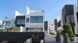 Luxurious beachfront brand-new townhouse in Estepona, Estepona 29680