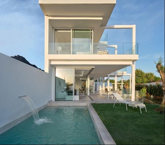 Modern villa in an brand-new development of only 8 luxury homes , Marbella 29600