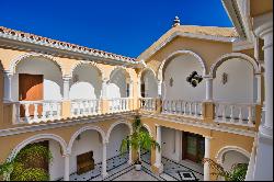 Villa for sale in Málaga, Estepona, New Golden Mile, Estepona 29680