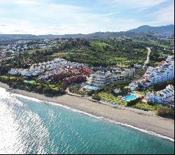 Exclusive off-plan beachfront luxury first-floor apartment in Es, Estepona 29680