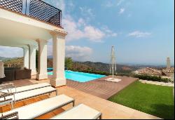 Elegant villa with sea and mountain views in Benahavis Hill Club, Benahavís 29679