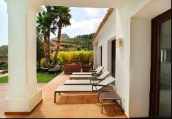 Elegant villa with sea and mountain views in Benahavis Hill Club, Benahavís 29679