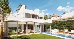 Contemporary 2nd line beach villa in Puente Romano., Marbella 29602