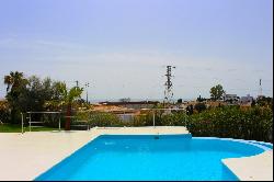 Recently renovated south-facing villa located walking distance t, Marbella 29660