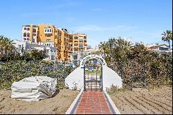 Large charming duplex ground floor apartment in a privileged fro, Marbella 29604