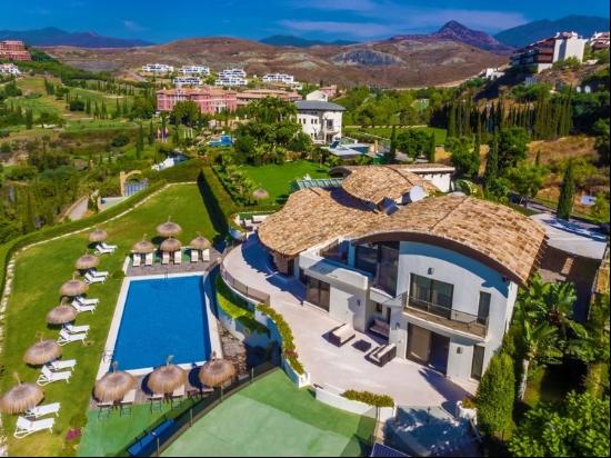 Impressive Villa with panoramic sea and golf views in Los Flamin, Benahavis 29679