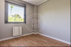 105 sqm flat with pool and views for sale in Encinar de los Reye, Madrid 28055