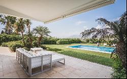 Family villa and adjoining plot ideal as a investment in Haciend, Marbella 29604