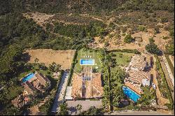 Family villa and adjoining plot ideal as a investment in Haciend, Marbella 29604