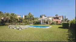 Family villa and adjoining plot ideal as a investment in Haciend, Marbella 29604