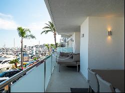 Exquisite fully refurbished apartment facing the Puerto Banus ma, Marbella 29660