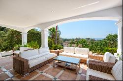 Refined Mediterranean Family Villa with High-End Features in El , Marbella 29604