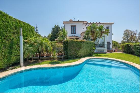 Refined Mediterranean Family Villa with High-End Features in El , Marbella 29604