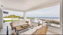 Spectacular duplex penthouse in a brand-new development of 237 l, Estepona 29680