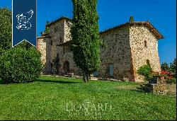 Luxurious Tuscan estate with park and pool in the heart of Siena's Chianti Classico area