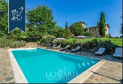 Luxurious Tuscan estate with park and pool in the heart of Siena's Chianti Classico area