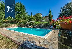 Luxurious Tuscan estate with park and pool in the heart of Siena's Chianti Classico area