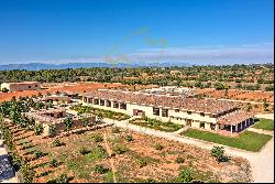 Immaculate equestrian facility on Mallorca with guesthouses and hotel license