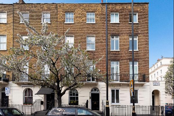 A brilliant pied-à-terre with a large outside roof terrace for sale in Belgravia, SW1.