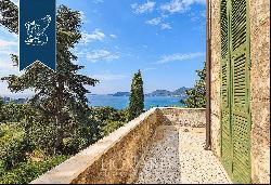 Historical luxury villa with panoramic views of the sea in Liguria