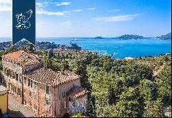 Historical luxury villa with panoramic views of the sea in Liguria