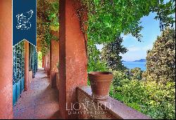 Historical luxury villa with panoramic views of the sea in Liguria