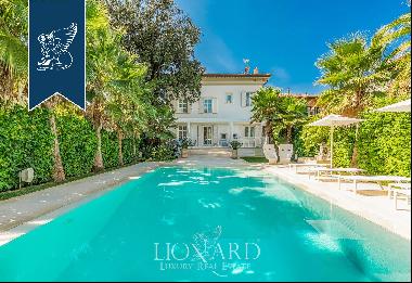 Exclusive villa with a pool for sale in the province of Lucca