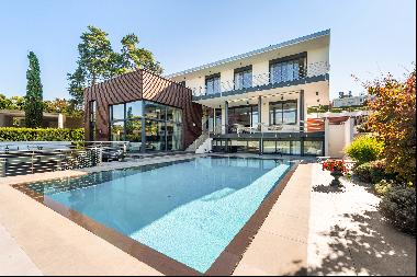 Impressive villa with indoor &amp; outdoor pool