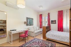 Flat, 5 bedrooms, for Sale