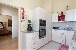 Flat, 5 bedrooms, for Sale