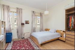 Flat, 5 bedrooms, for Sale