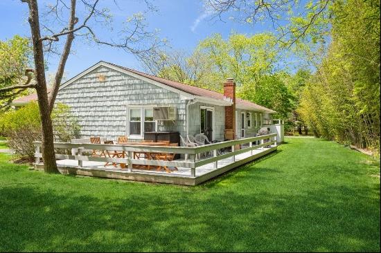 The perfect summer rental, immaculate, easy, comfortable cottage, located minutes to bay b