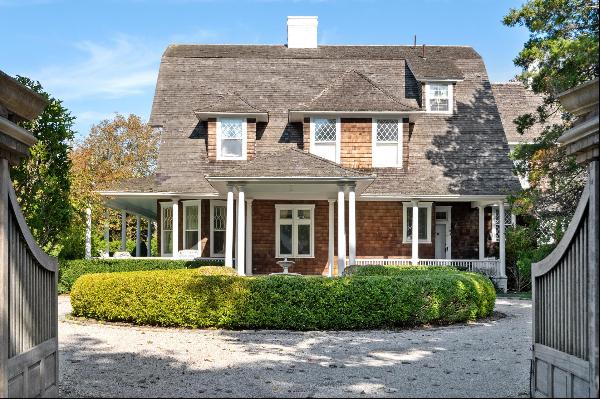 Traditional Shingle-Style home in the heart of the Quogue Estate Section. This lovely "Ham