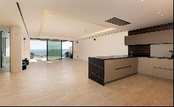 Frontline Beach Villa-Apartment, Estepona