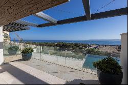 Frontline Beach Villa-Apartment, Estepona