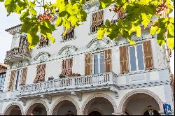 Elegant apartment in an ancient building