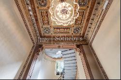 Elegant apartment in an ancient building