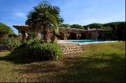 Beautiful house surrounded by the golf course a few meters from the beach