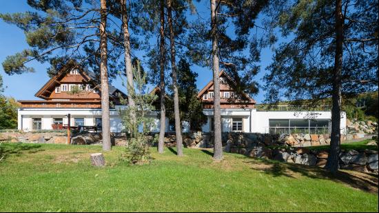 Wonderfully Secluded Blue and Green Chalets ID 40713