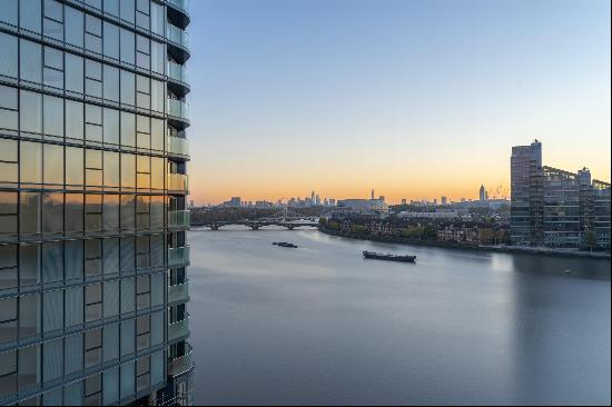 Two bed spacious apartment at Chelsea Waterfront with a balcony over looking the River Tha