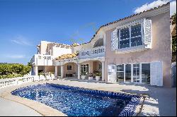 Well maintained Mediterranean villa with stunning sea views